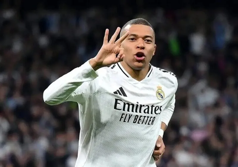 kylian mbappé cân nặng
