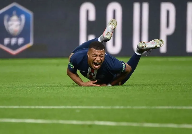 kylian mbappe chấn thương