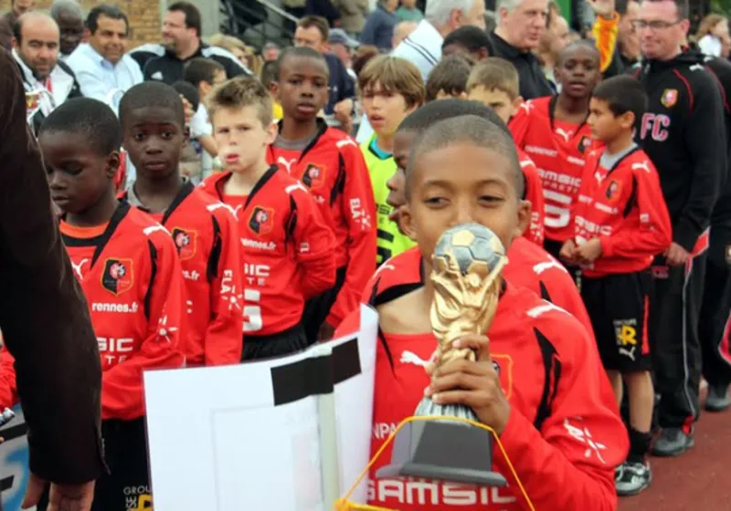 mbappe bao nhiêu tuổi
