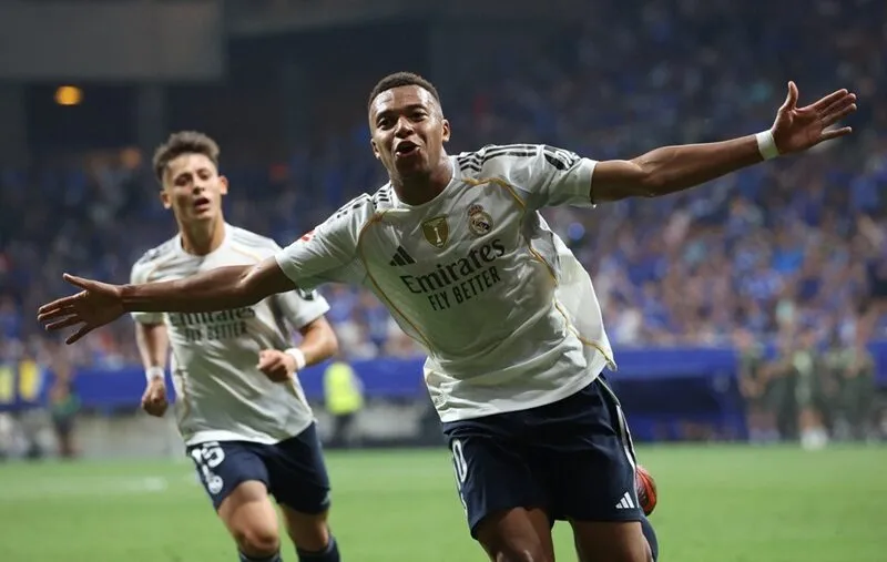 Mbappe ăn mừng bàn thắng trong màu áo Real Madrid