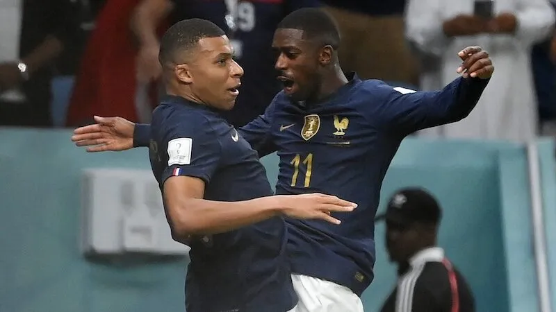 Bộ đôi Mbappe – Dembele trong màu áo tuyển Pháp.