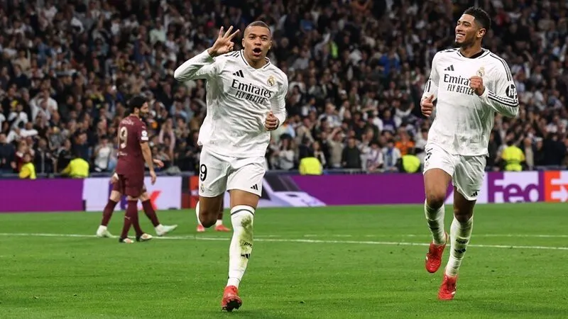 Mbappe ăn mừng bàn thắng trong màu áo Real Madrid