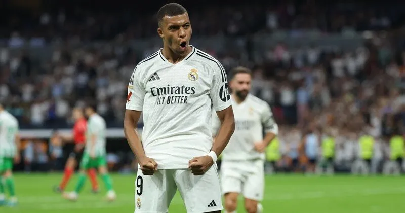 Mbappe ăn mừng bàn thắng tại Bernabéu
