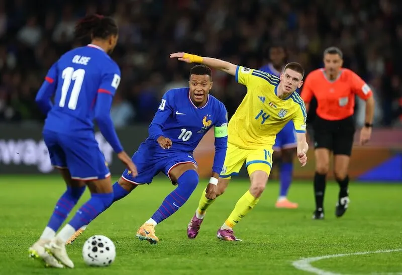 Kylian Mbappe tỏa sáng với cú đúp giúp Pháp thắng 4-0 trước Ukraine.